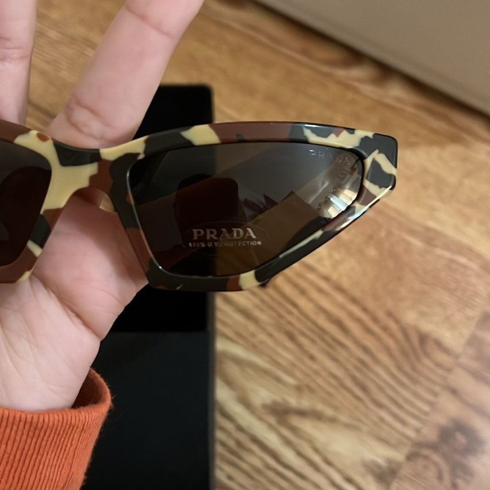 Prada sunglasses - Picture 5 of 8